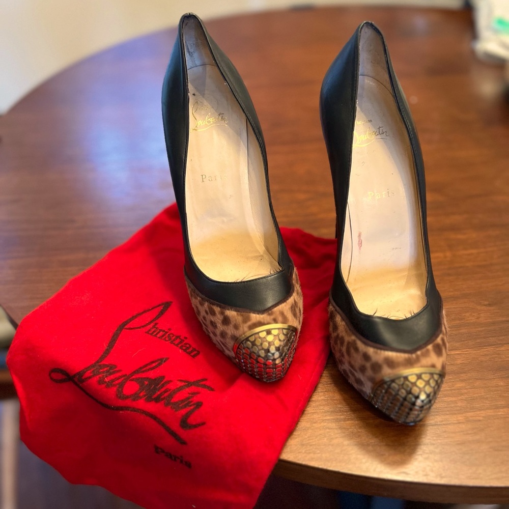Christian Louboutin - Picture 2 of 6
